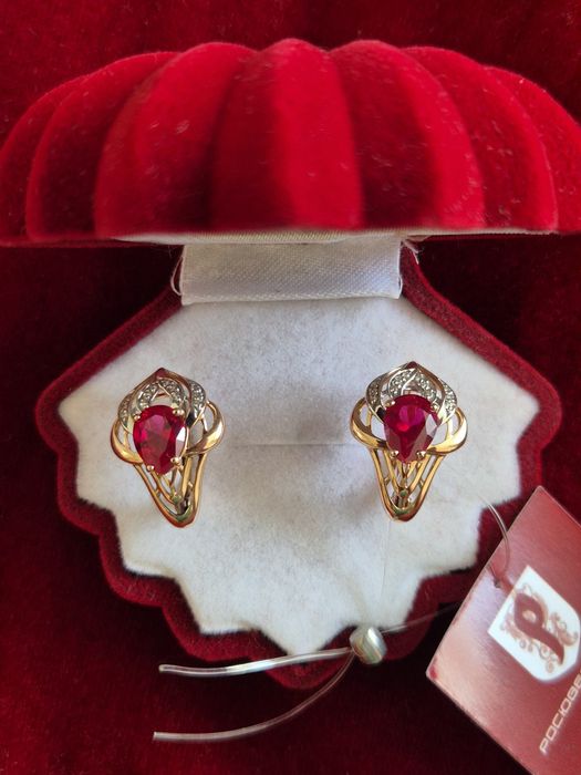 Золотые новые серьги 585 пробы с рубином