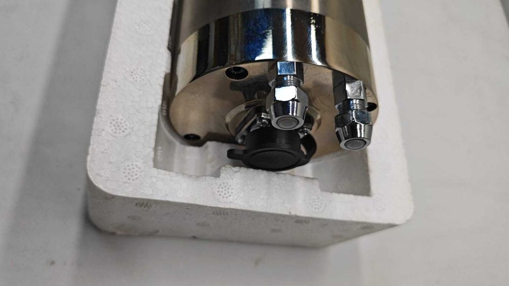 Шпиндель. 3.2кв Двигатель на ЧПУ.380 вольт .водяное охлаждение