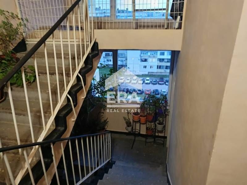 Двустаен среден апартамент с панорама към Варненското езеро и югозапад