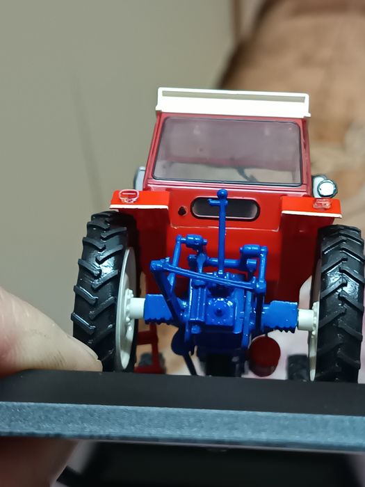 auto UTB 1/43 machetă nou + revistă