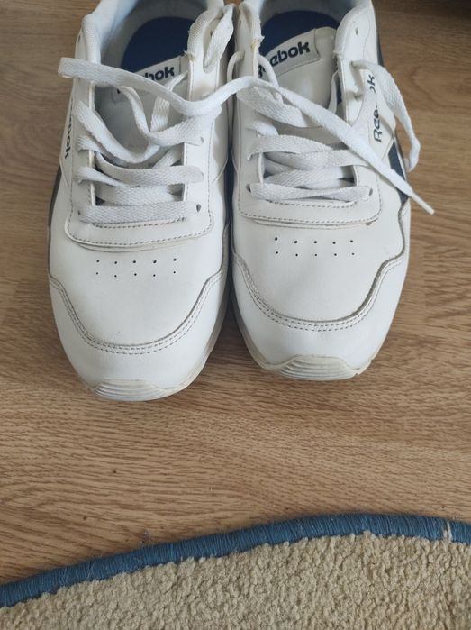 Vând adidași Reebok