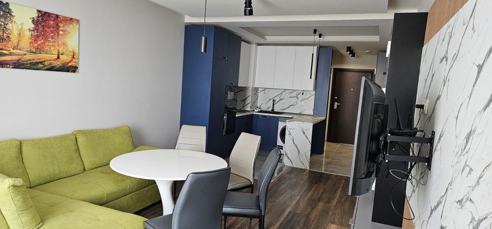 Дава се под наем Двустаен апартамент в Бургас, Славейков - 68 кв.м за 612 € - Снимка #2