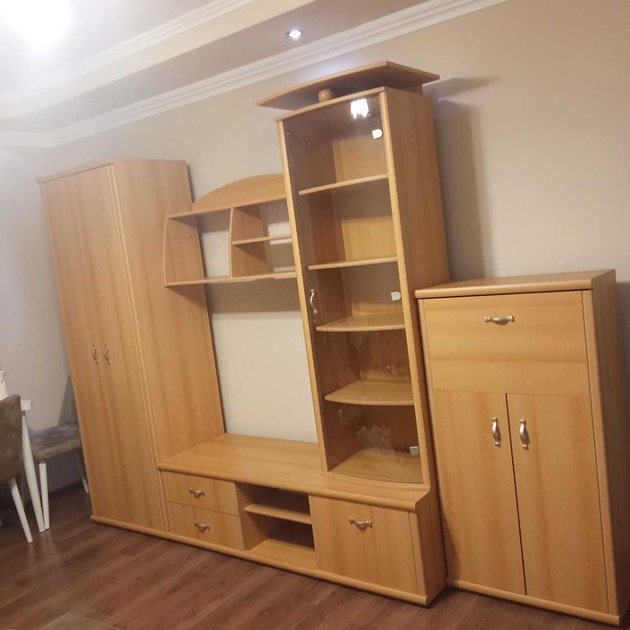 Полска холна секция с гардероб и витрина (модулна) и стъклена маса
