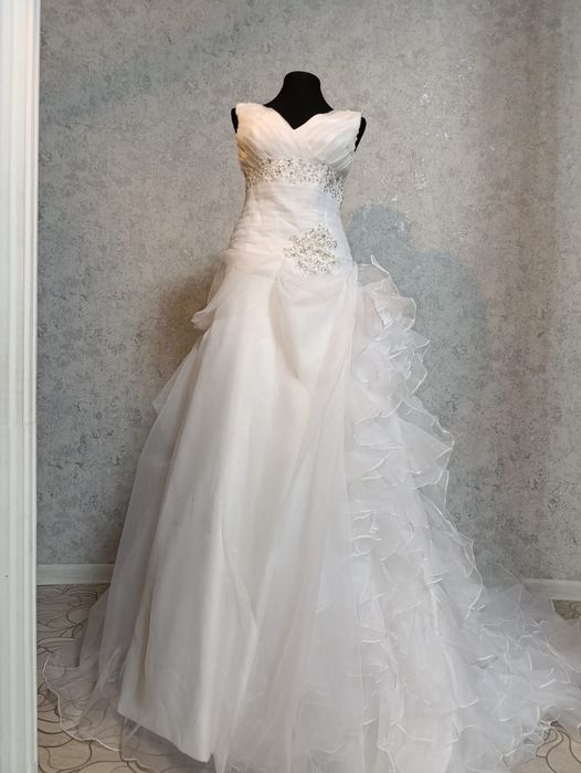 Продам новое свадебное платье.