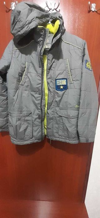 Куртка демисезонная с капюшоном для мальчиков