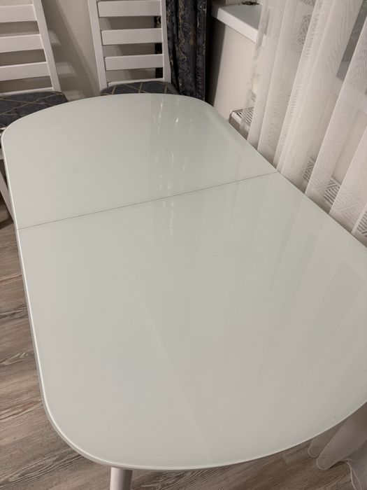 Стеклянный стол