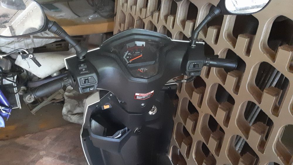 Продам скутер новый