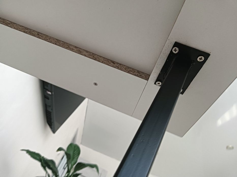 Продам стол новый