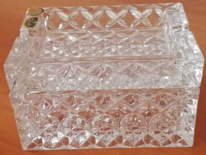 Caseta pentru bijuterii cu capac tip scrumiera si bomboniera cristal