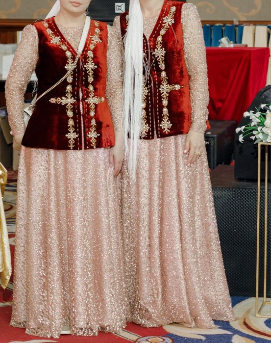 Вечернее платье с блестками