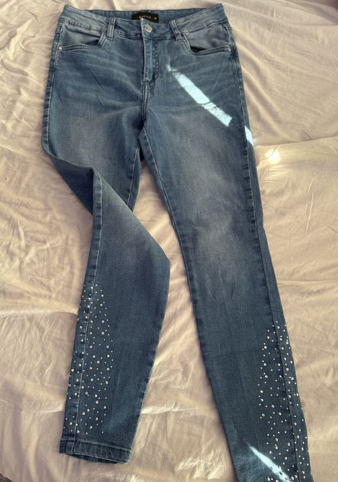 Дънки с камъчета/ Хс размер/не са носени нито веднъж