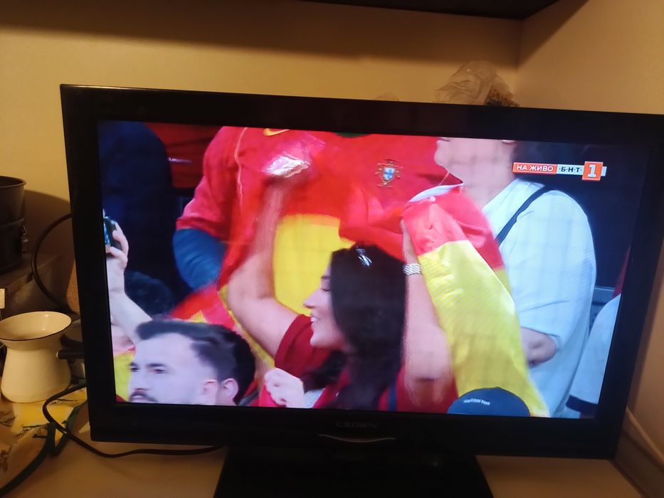 Телевизор Crown 24 " инча