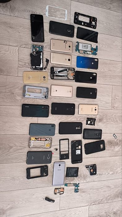 Продам телефоны на запчасти