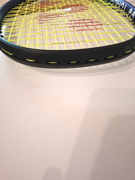 Тенис ракета Yonex EZONE 100L + безплатни аксесоари
