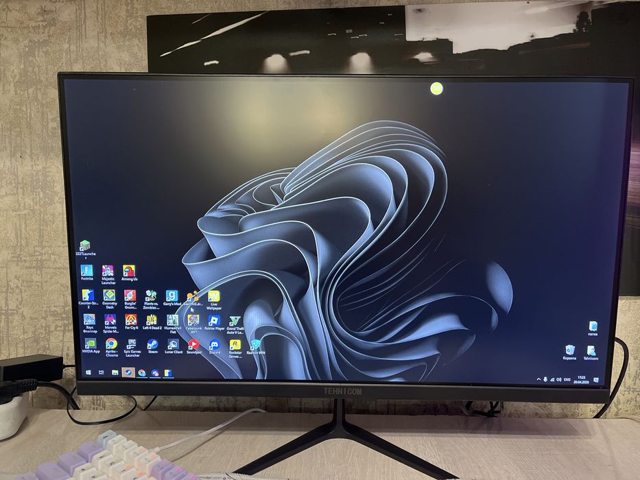 Моритор 240герц практически новый