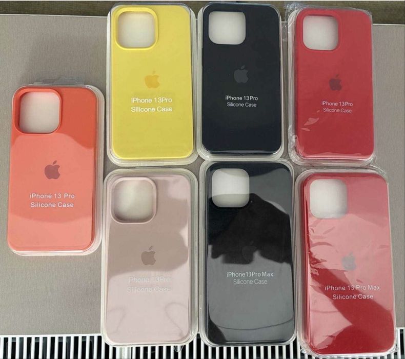 Huse iPhone Noi Sigilate