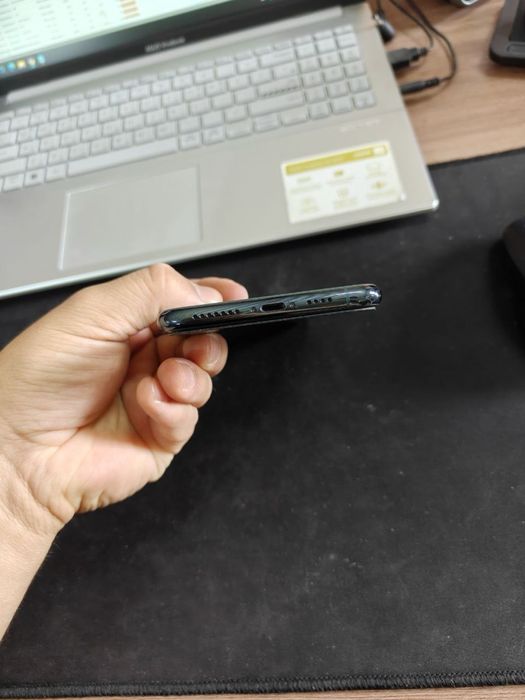 iPhone 11 Pro Max Green 256 GB ideal.