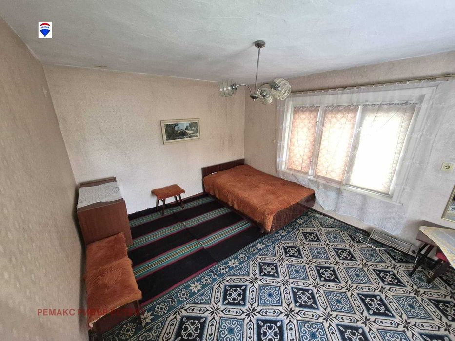 Селска къща с голям двор в с. Караманово