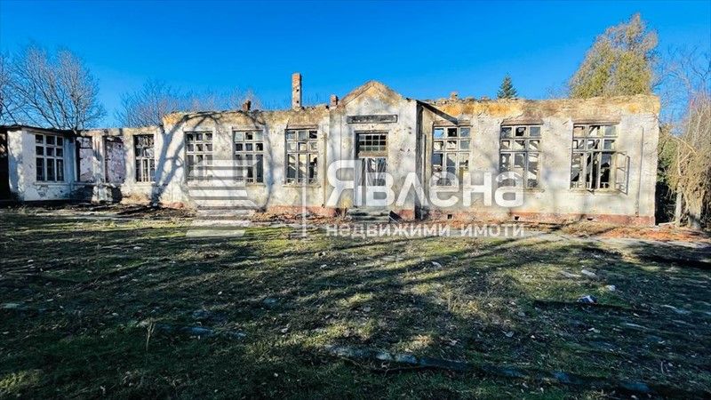 Продава се Магазин в с. Комарево, Област Варна - 5000 кв.м за 16 €/кв.м - Снимка #2