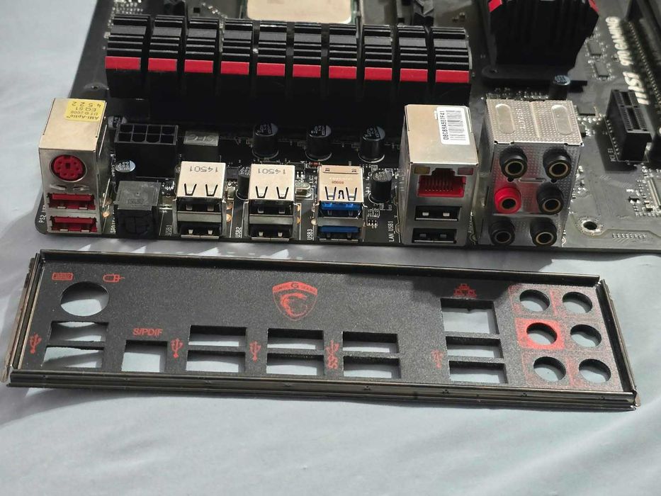 Placa de Baza gaming MSI 970 GAMING, Socket AM3+,+ AMD FX-6300 Six-Core