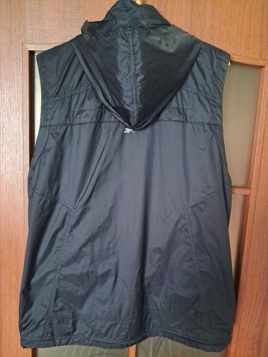 Продам безрукавку Reebok
