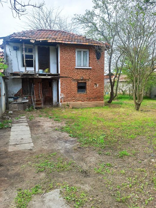 Продава се къща в град Роман