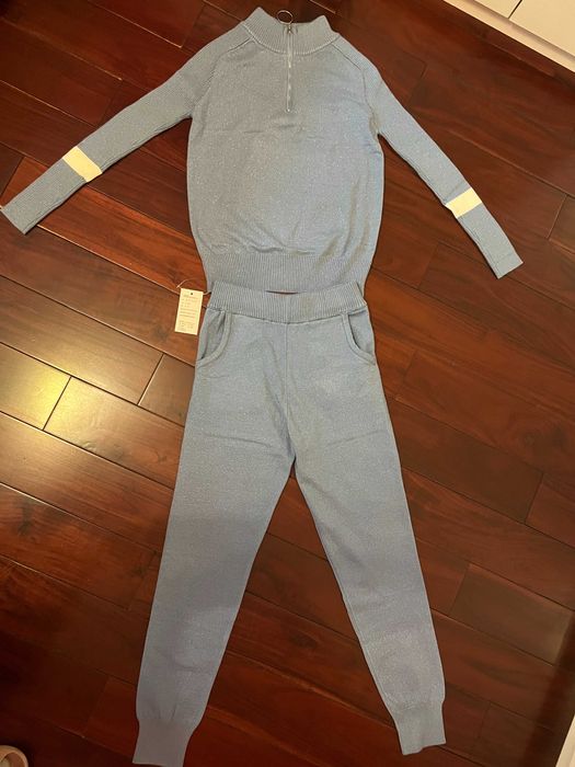 Нов елегантен спортен костюм. Размер S-M.