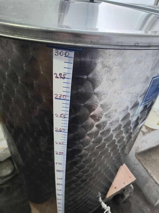 Cisterna din inox alimentar AISI 304 cu capac flotant cu garnitura Marchisio SPA 300A,300litri Italia.