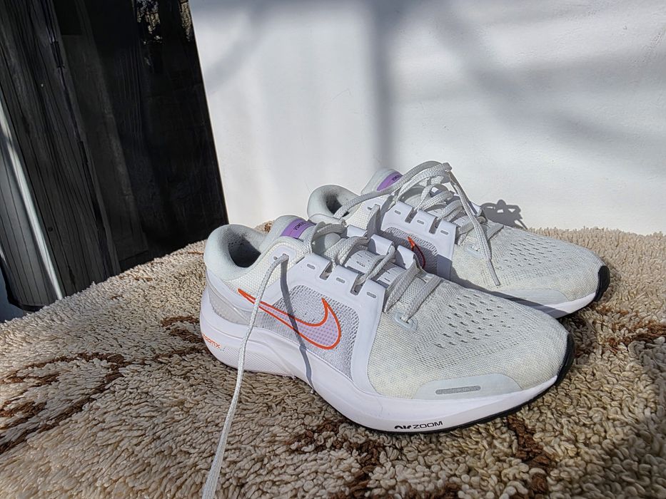 Vând nike vomero 16