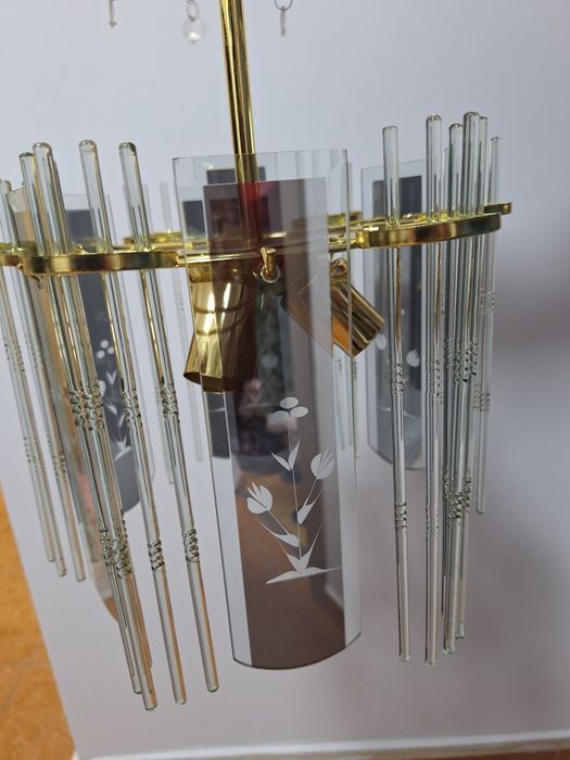 Lustra moderna cu elemente de cristal