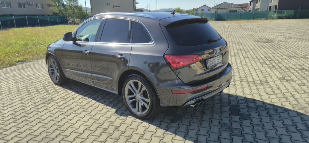 Audi SQ5 Competition 326 cp