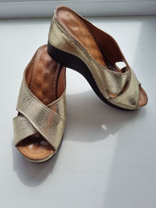 Продам кожаные шлепки