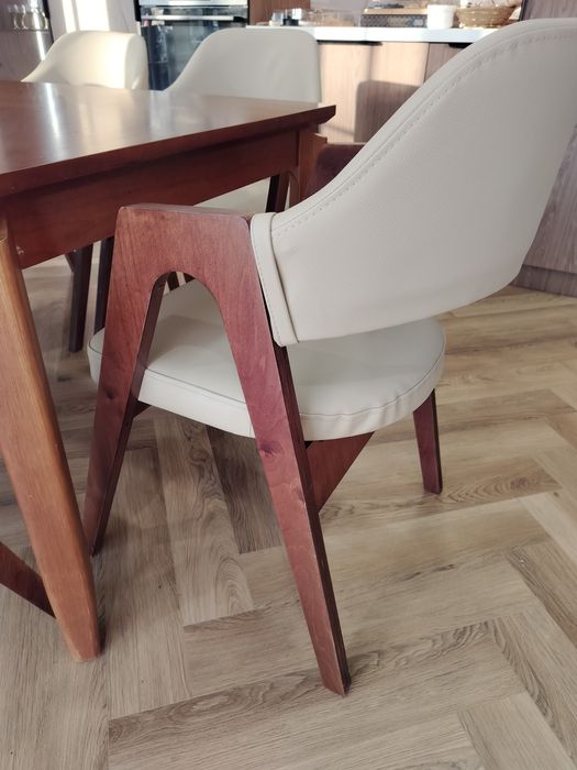 Стулья 6 штук по 25000