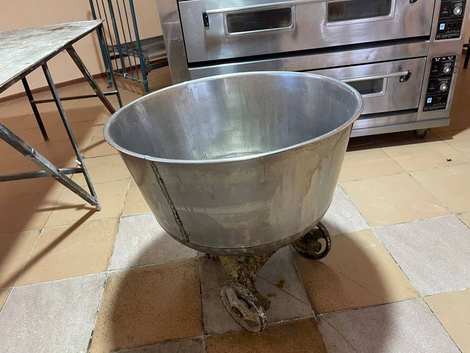 Duxobka , xamir qozoni bilan