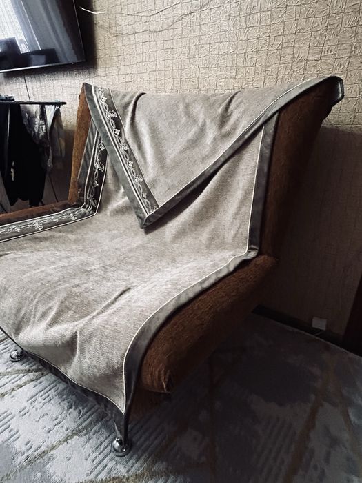 Продам диван и два кресла