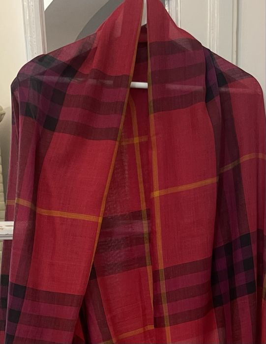 Eșarfă Burberry superba originala