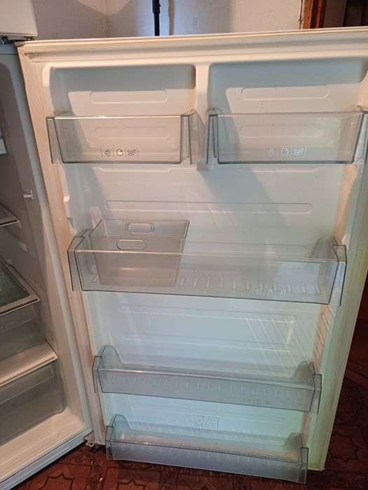 Холодильник Midea  AD-585FWE