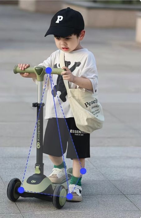 Серебристый самокат Kinderkraft Halley