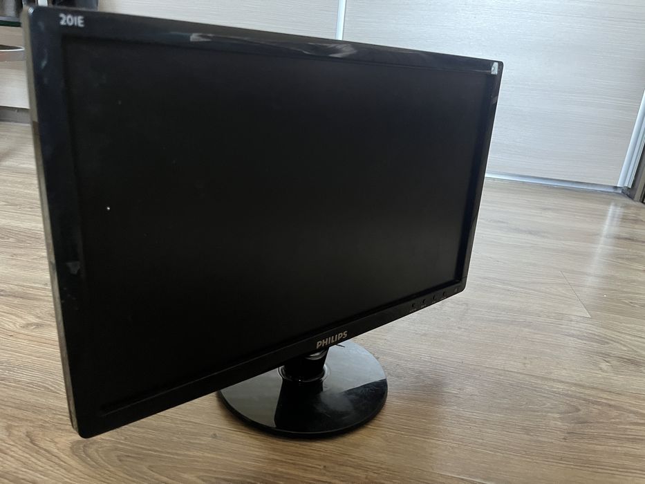 Настолен компютър + монитор