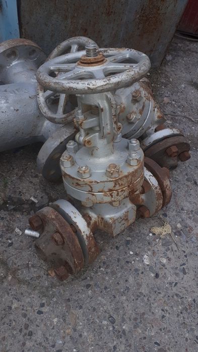 Задвижки литье стальные ручные.