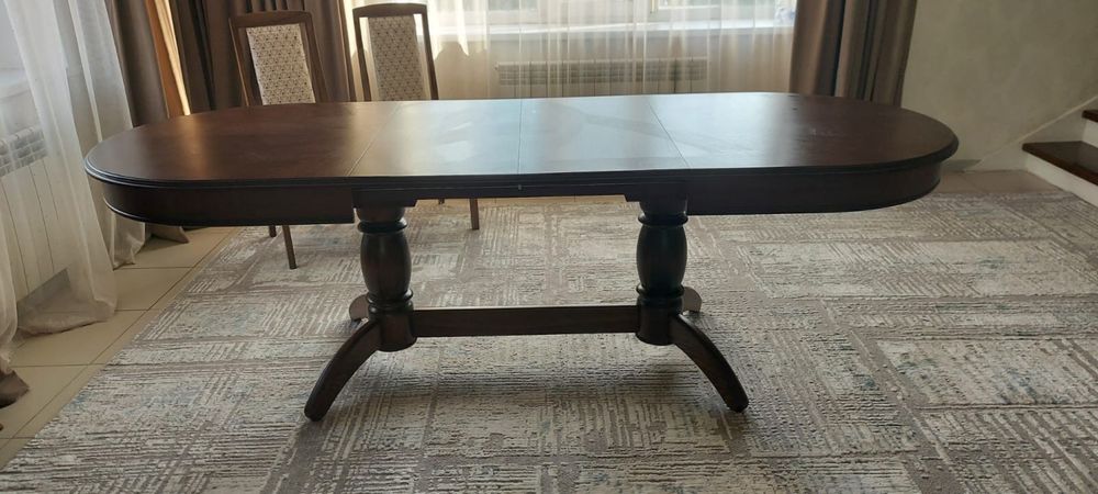 Стол для гостинной