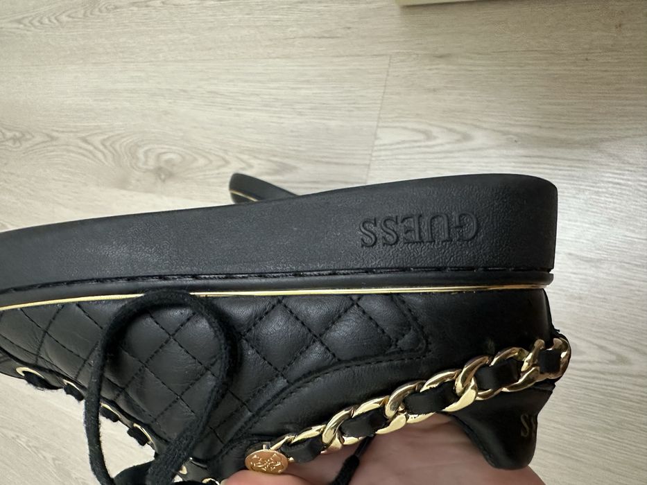 Кроссовки Guess с цепочкой