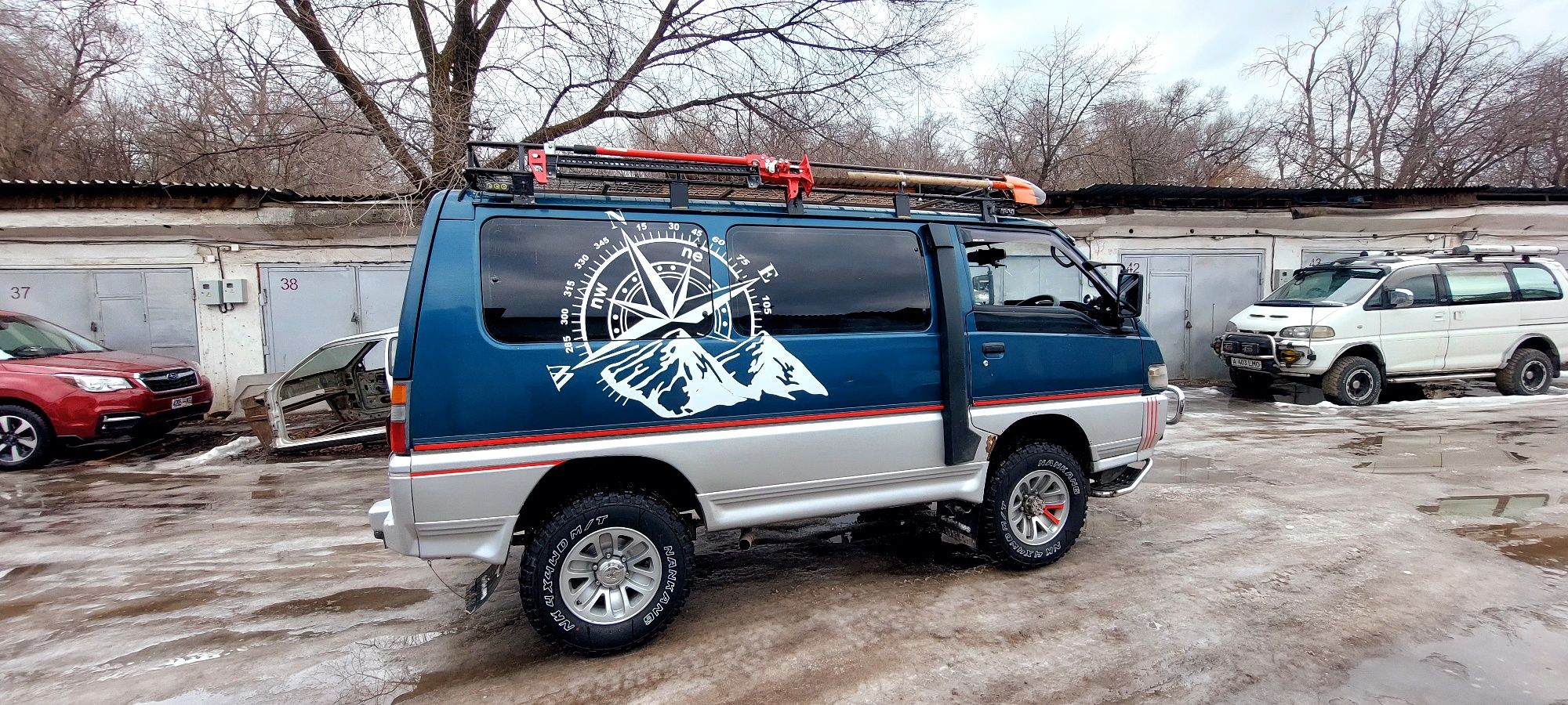 Экспедиционный багажник Mitsubishi Delica (Булка) с высокой крышей