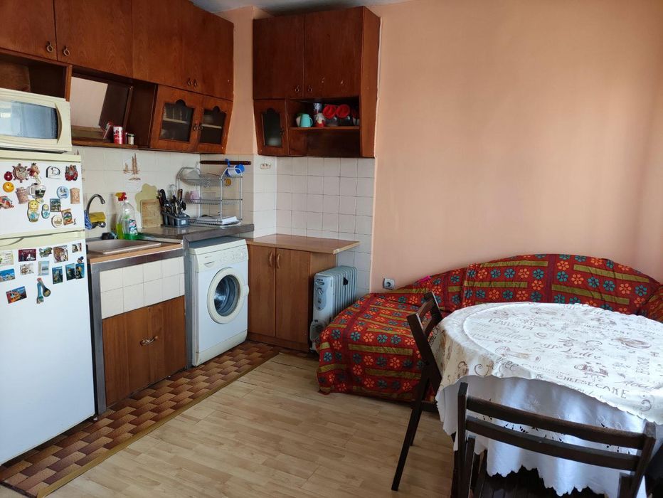 Дава се под наем Двустаен апартамент в Варна, Цветен квартал - 55 кв.м за 375 € - Снимка #1