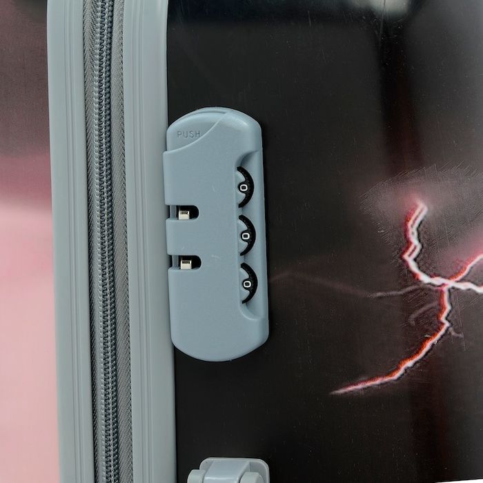 Продавам куфар с колелца и телескопична дръжка