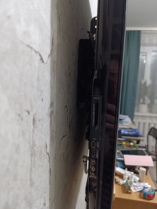 Телевизор LG, диагональ 107см