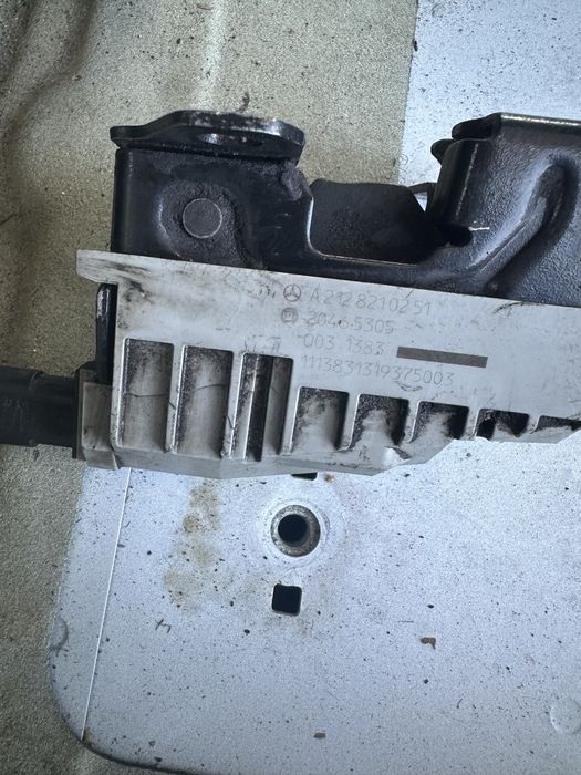 Broasca capota motor mercedes w212