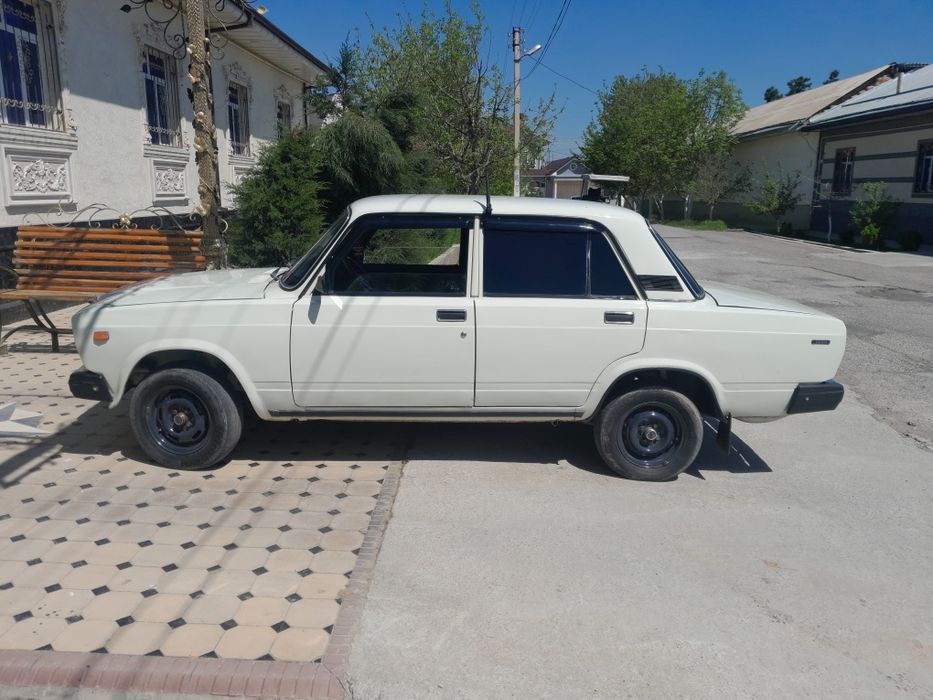Vaz 2107 sotiladi