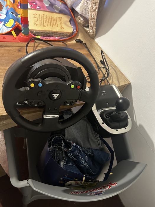 Vand volan thrustmaster tmx pro cu schimbator hori 7
