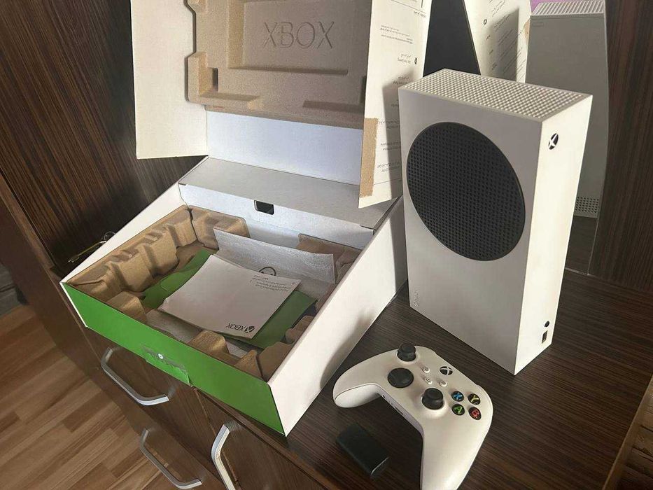 Xbox S series + бонус аккумулятор для геймпада.